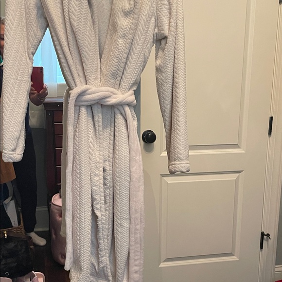 Cream Textured Robe - Picture 3 of 3